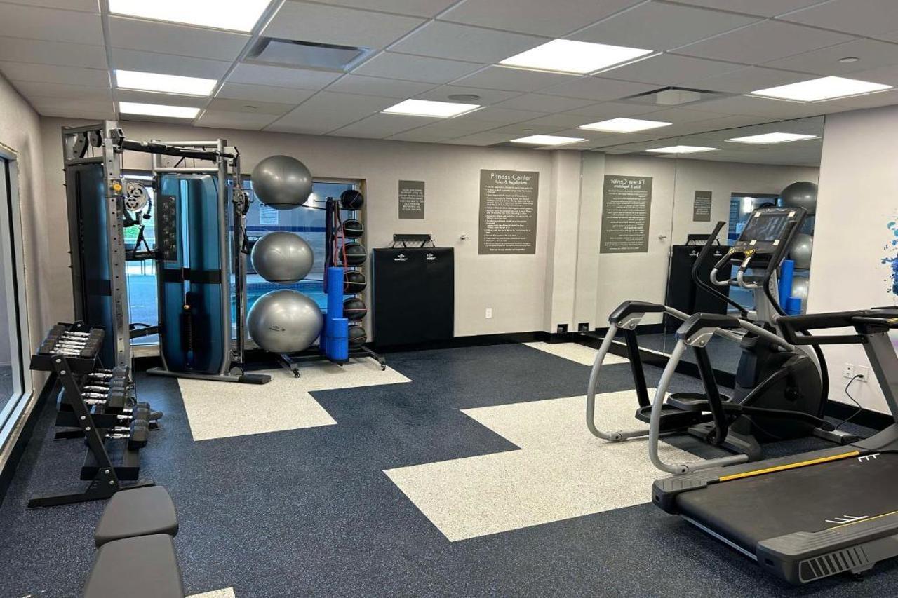 Glo Best Western Mississauga Corporate Centre Экстерьер фото