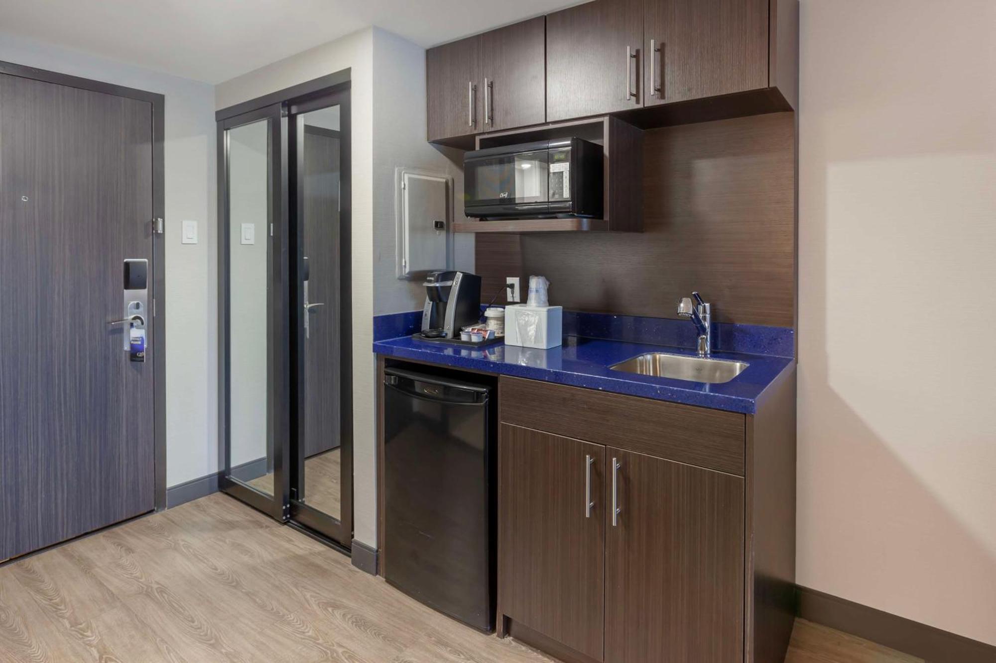 Glo Best Western Mississauga Corporate Centre Экстерьер фото
