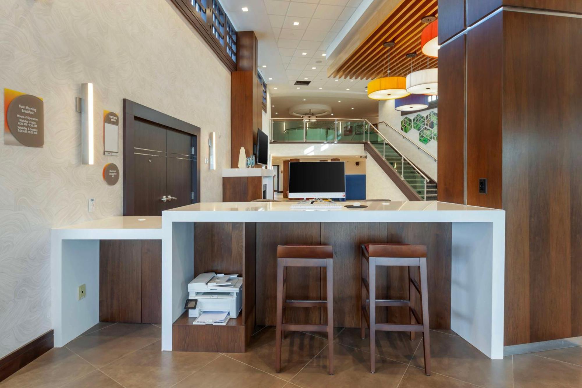 Glo Best Western Mississauga Corporate Centre Экстерьер фото