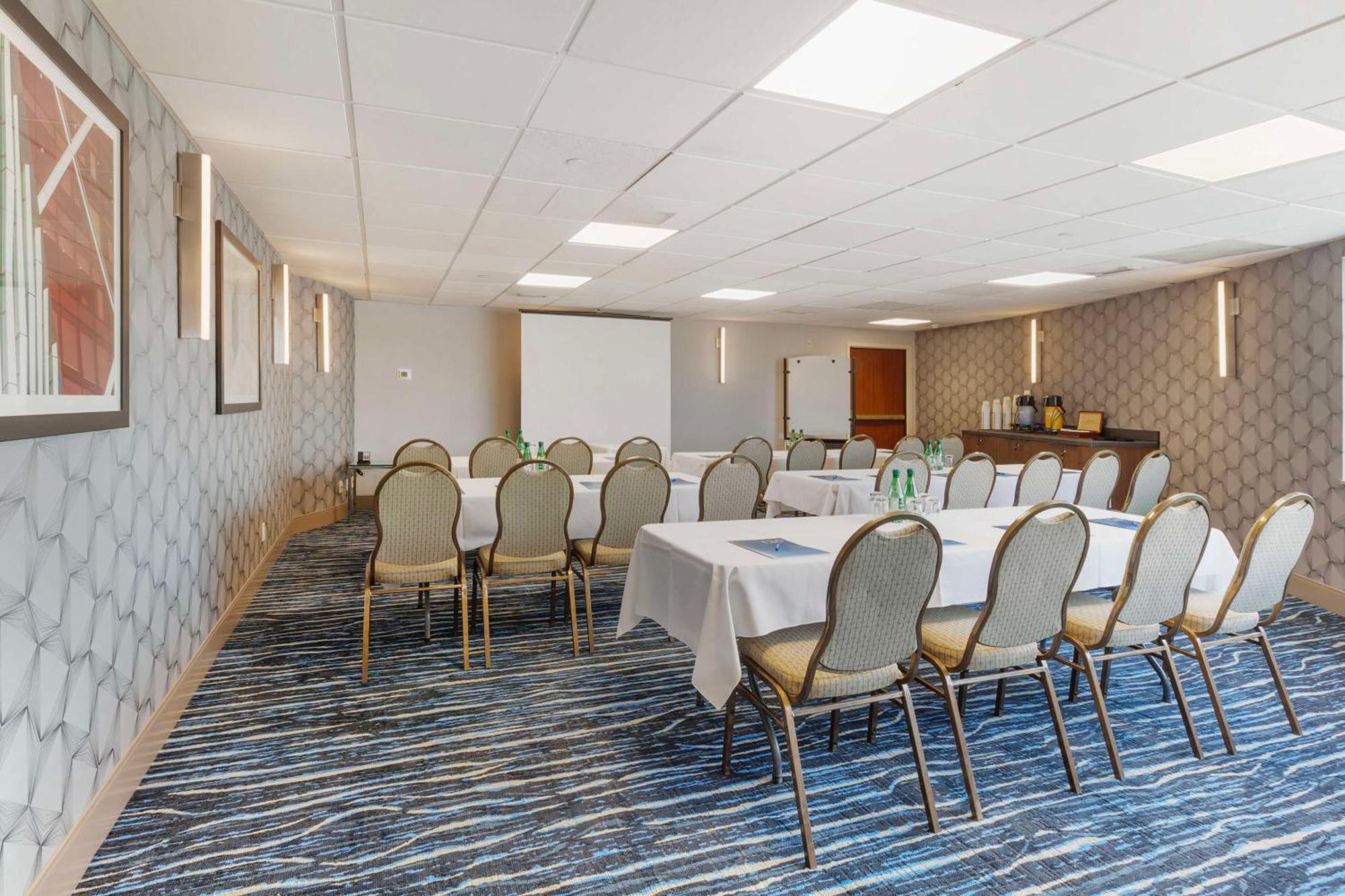 Glo Best Western Mississauga Corporate Centre Экстерьер фото
